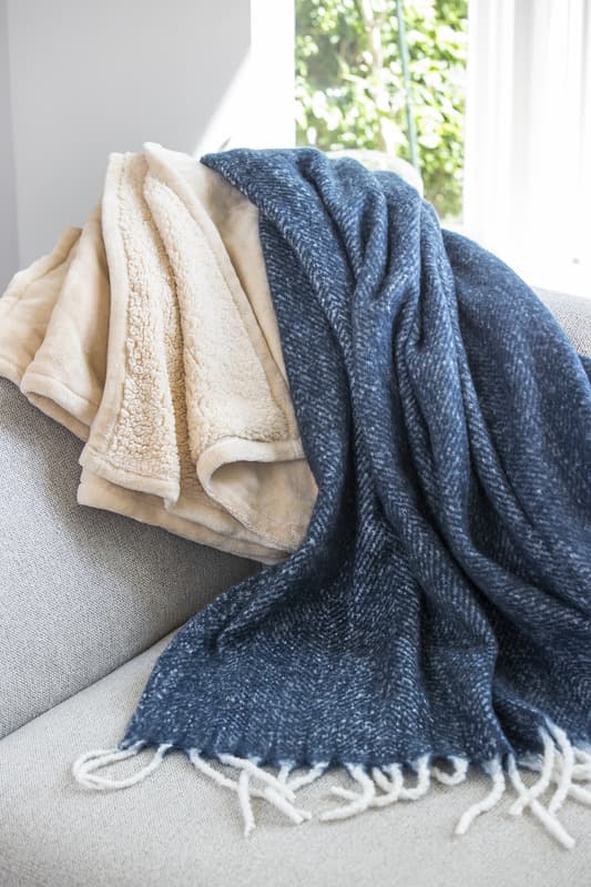 Dolly GRS recycled blanket 8