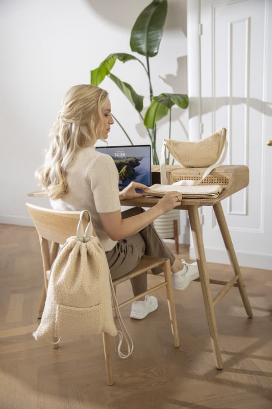 Bear GRS recycled sherpa crossbody bag 3L 4