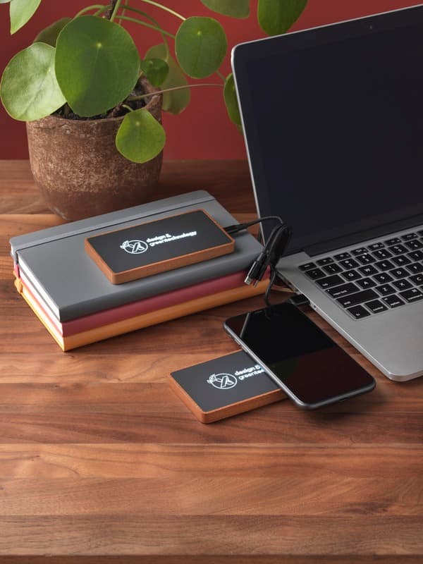 SCX.design P35 5.000 mAh wooden powerbank 11