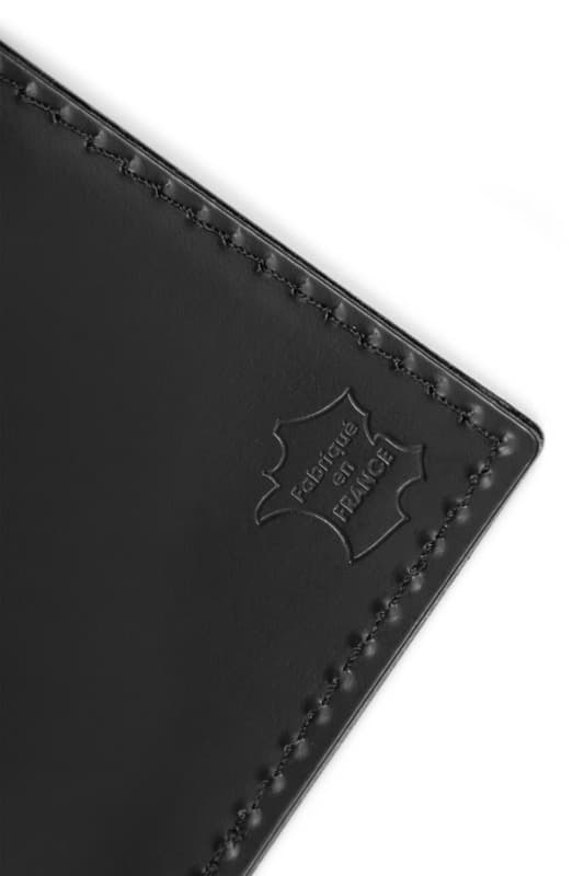 SCX.design A13 passport holder with smart tag 6