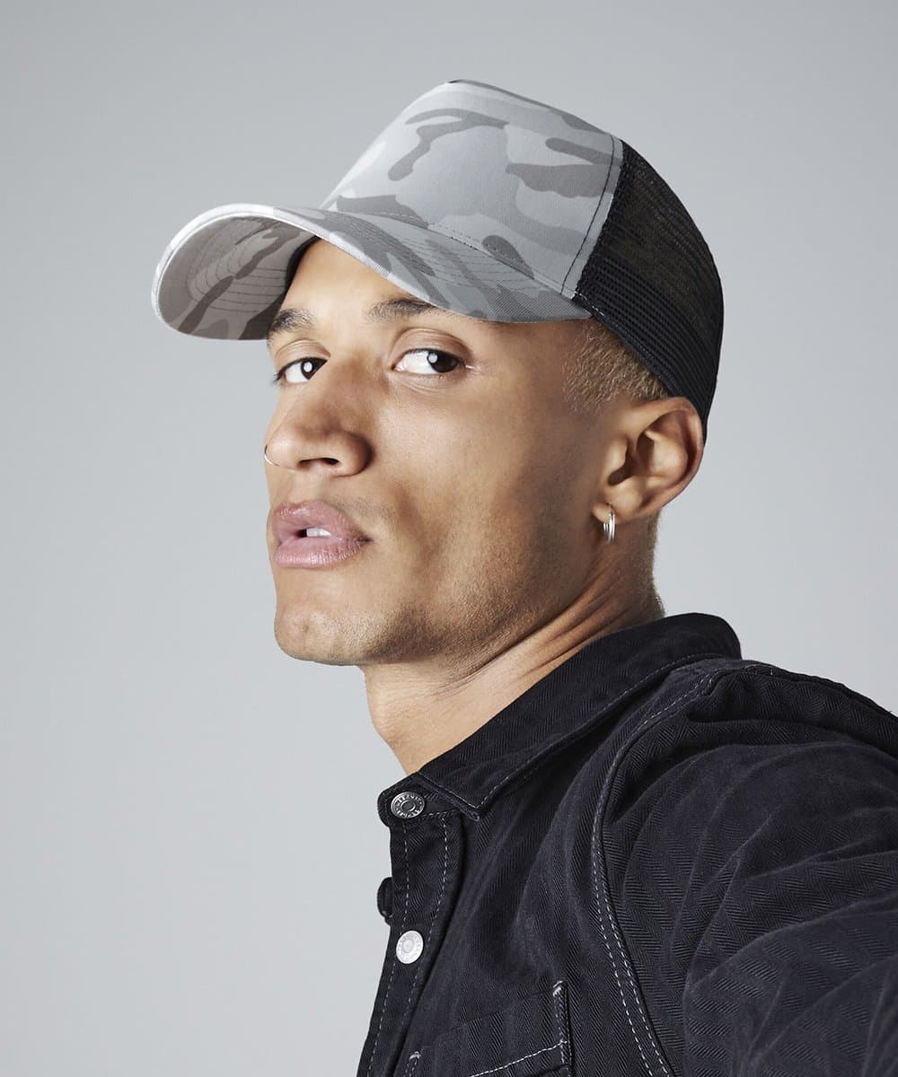 Camo snapback trucker