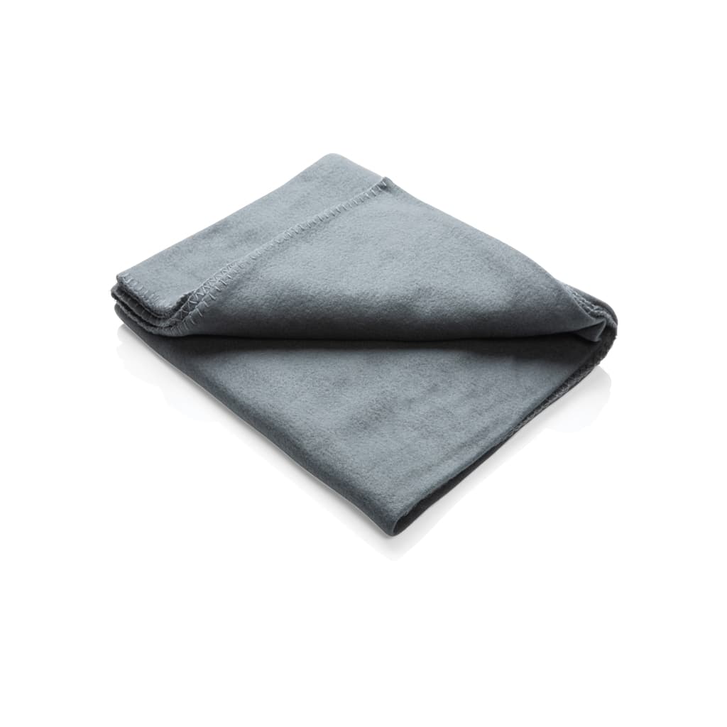 Fleece blanket in pouch 2