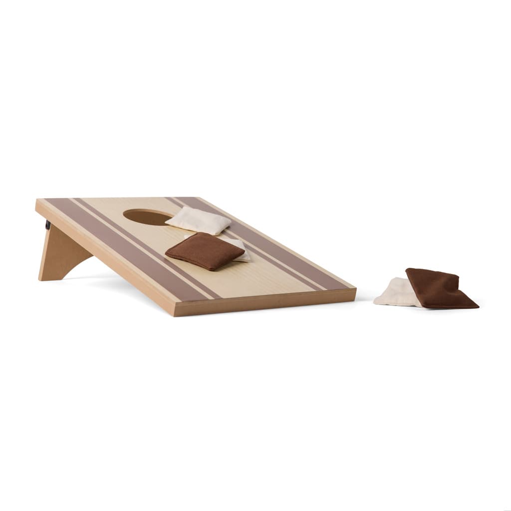 VINGA Cornhole game 2