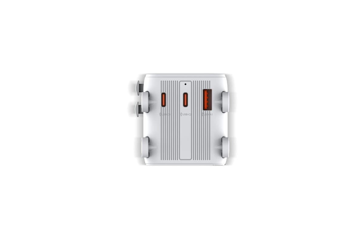 Xoopar Luggie GaN World Travel Adapter Trolley 5