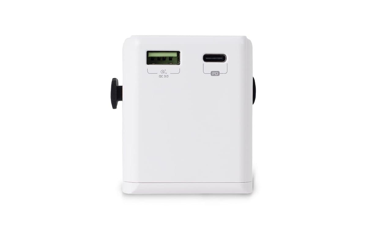 Universal travel adapter 4