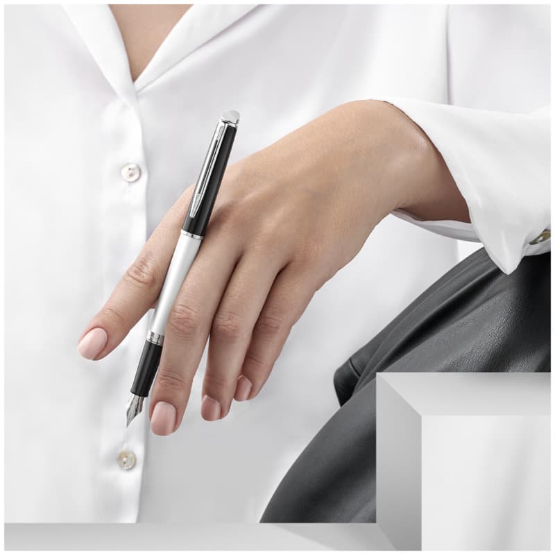 Hemisphere colour blocking fountain pen with palladium trim (blue ink) 5