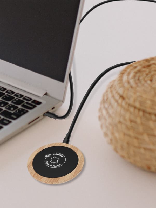 SCX.design W24 10W wireless charging station 4