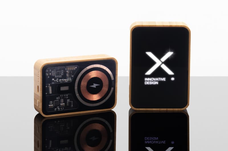 SCX.design P27 10.000 mAh MagSafe bamboo power bank 5
