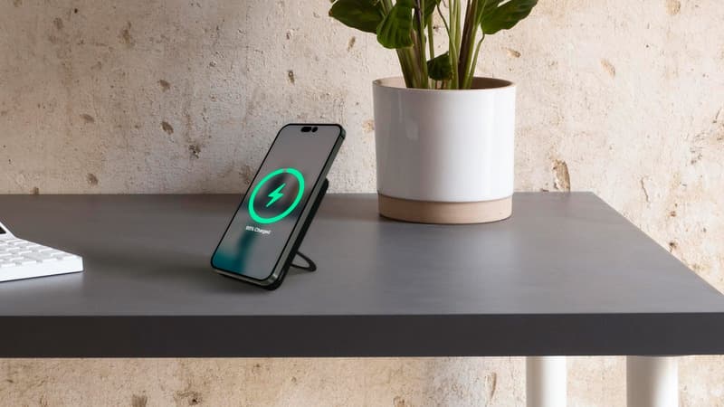 SCX.design P28 5000 mAh power bank with folding ring 4