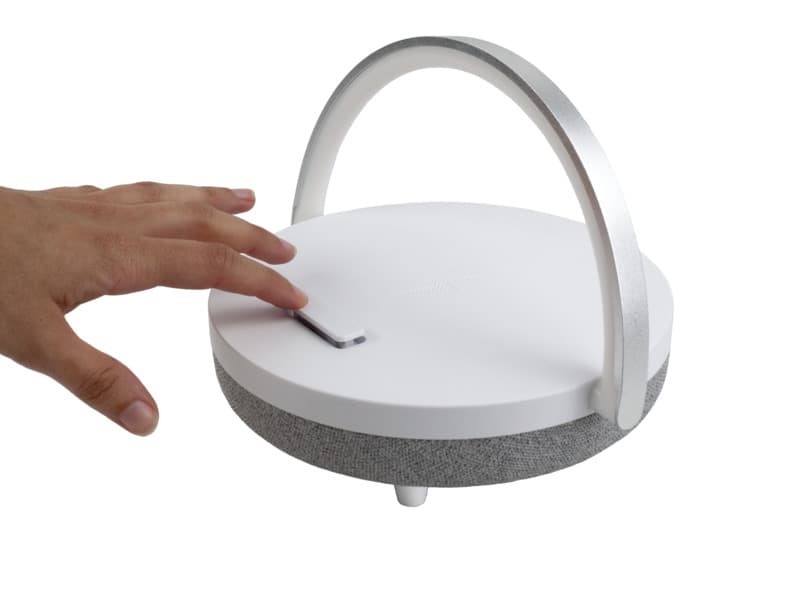 Prixton 4-in-1 10W Bluetooth® speaker with LED light and wireless charging base 3