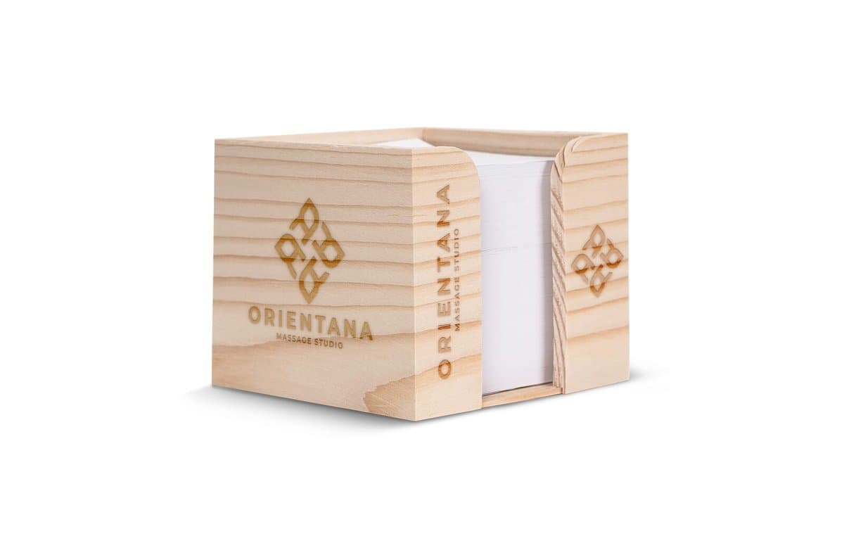 Paper pad 10x10x8.5cm in wooden cube box